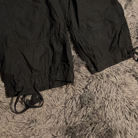 Black Tommy Hilfiger cargo capris size 8 - Picture 2 of 4